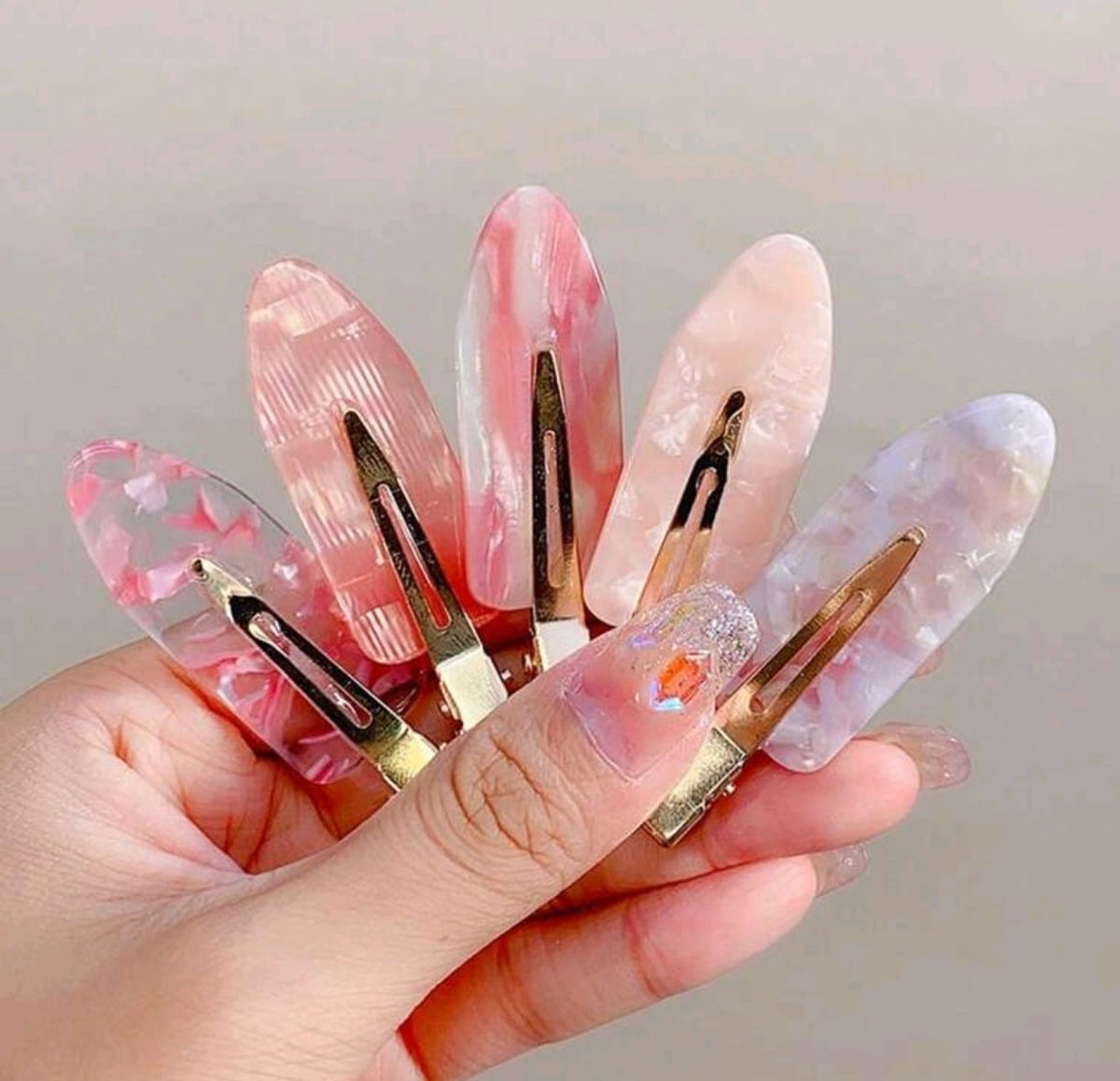 Seamless, creaseless hair clips.